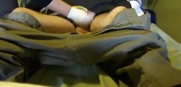  Enfermeira bate uma punheta para o TETRAPLEGICO